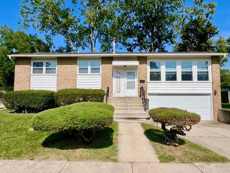 17613 Grandview DR, Hazel Crest, IL 60429