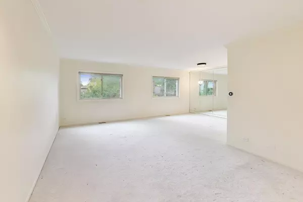 Wilmette, IL 60091,440 Skokie BLVD