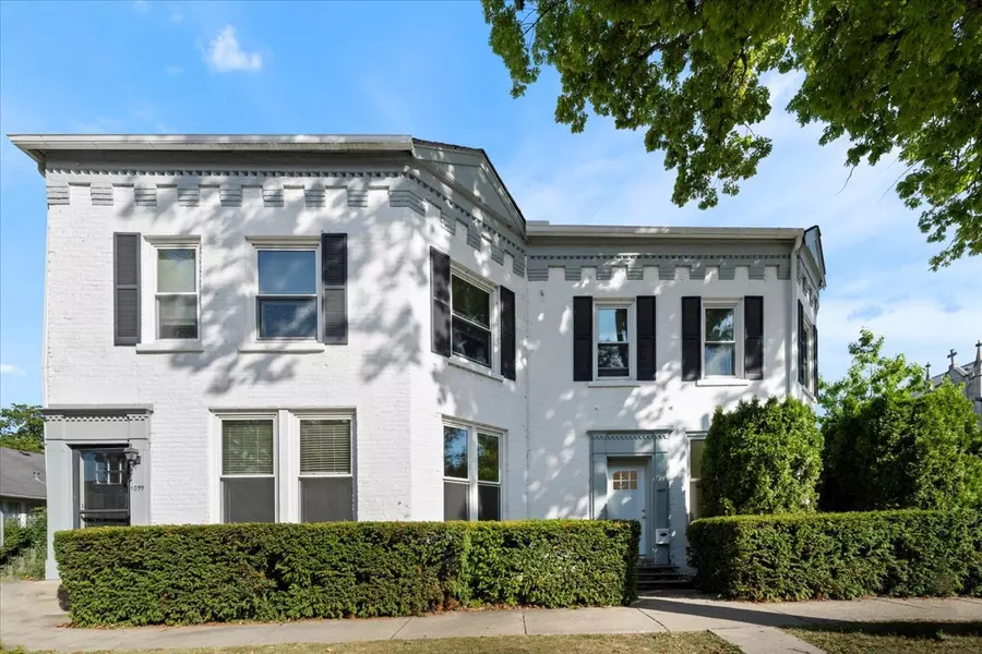 1097 Tower RD #A, Winnetka, IL 60093