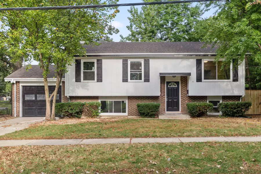 212 N Oakwood AVE, West Chicago, IL 60185