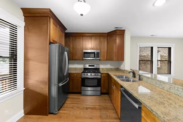 Oak Park, IL 60304,109 Harrison ST #3W