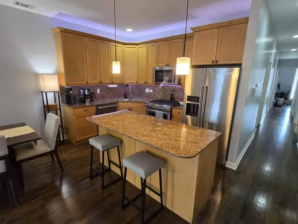 Chicago, IL 60616,1915 S State ST #3