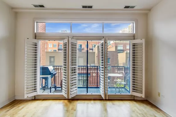 Chicago, IL 60661,330 N Clinton ST #407