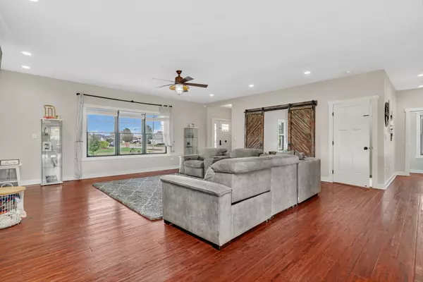 Coal City, IL 60416,801 W Daisy PL