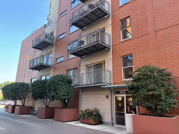 1210 Chicago AVE #204, Evanston, IL 60201