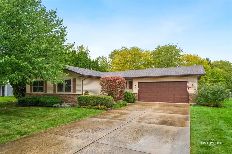 607 Cherrywood DR, North Aurora, IL 60542