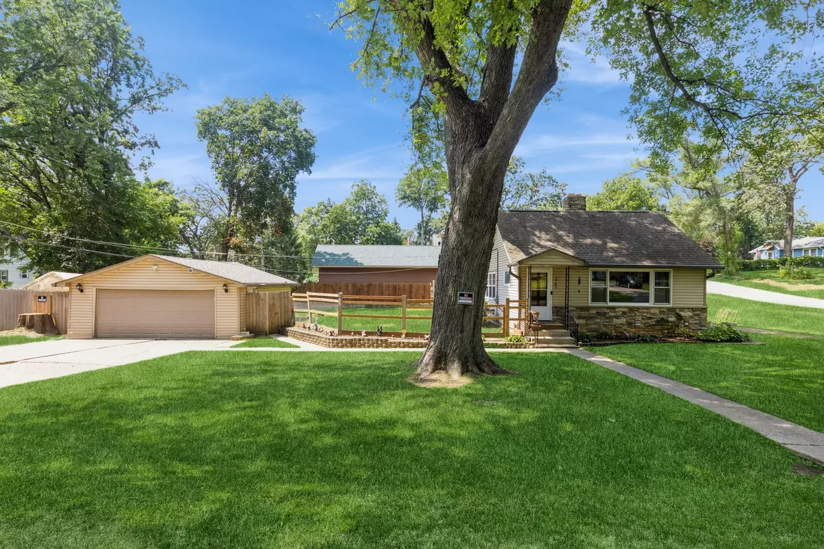 Wonder Lake, IL 60097,7701 Cedar RD
