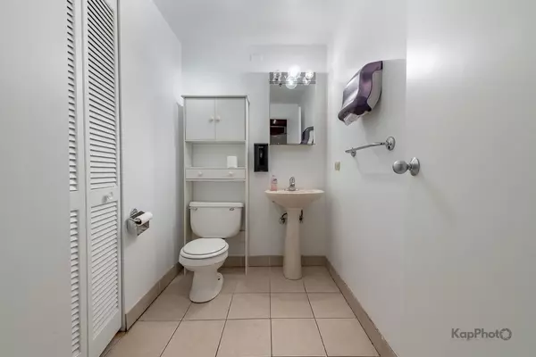 Chicago, IL 60607,921 W Van Buren ST #201