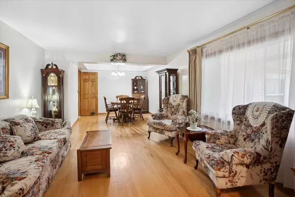 Elk Grove Village, IL 60007,1237 Dover LN