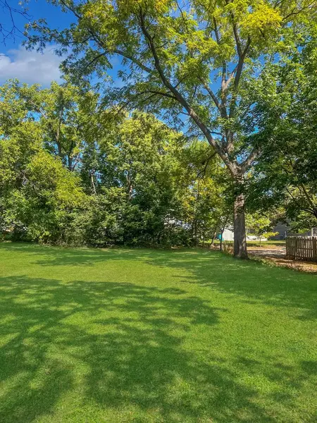 208 W Ellis AVE, Libertyville, IL 60048