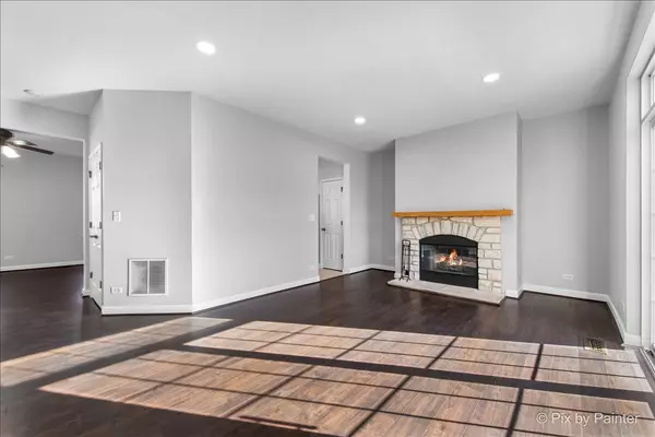 Carol Stream, IL 60188,1128 Bartholdi CT #1128