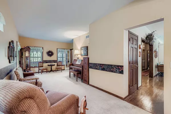 Elgin, IL 60124,13N441 Coombs RD