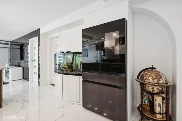 Chicago, IL 60654,300 N State ST #3405