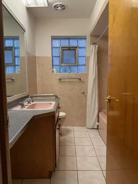 Berwyn, IL 60402,1631 Clarence AVE