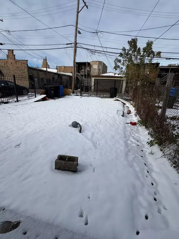 Chicago, IL 60624,3950 W Polk ST