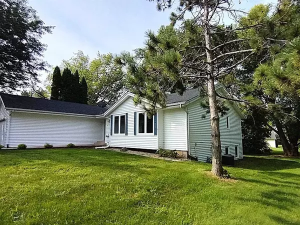 Poplar Grove, IL 61065,108 James CIR