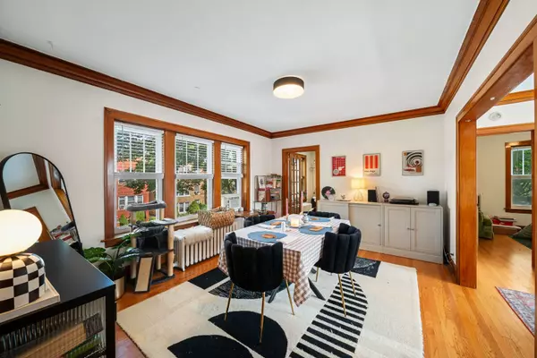 Chicago, IL 60618,3737 W Cornelia AVE