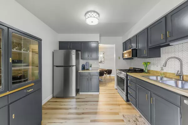 Lisle, IL 60532,1822 Portsmouth DR #2