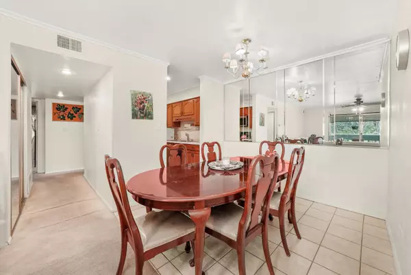 Willowbrook, IL 60527,6107 Knoll Valley DR #308