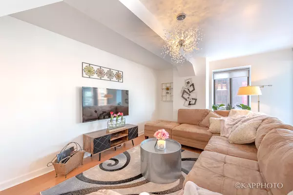 Chicago, IL 60606,345 N Canal ST #404