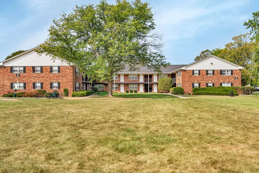 11 Briar ST #9, Glen Ellyn, IL 60137