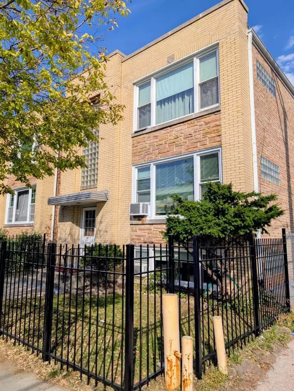 Chicago, IL 60659,5615 N KIMBALL AVE #2