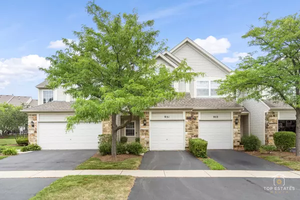 951 Viewpoint DR #951, Lake In The Hills, IL 60156