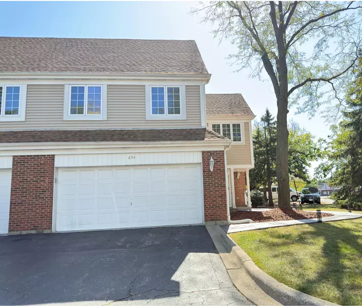 694 Monroe DR #694, Lindenhurst, IL 60046