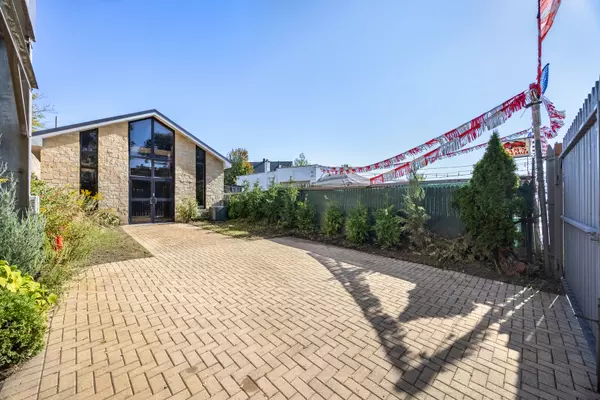 Chicago, IL 60641,3381 N Milwaukee AVE