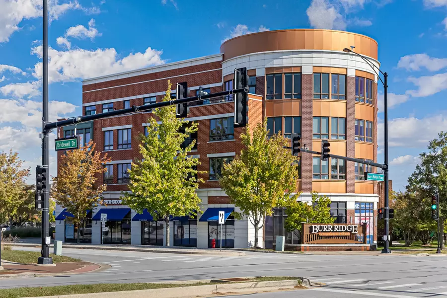 450 VILLAGE CENTER DR #210, Burr Ridge, IL 60527