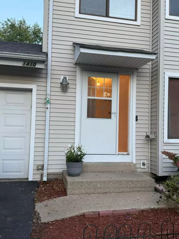 Palatine, IL 60074,1410 N Whispering Springs CIR
