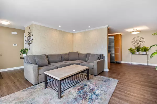 Schaumburg, IL 60194,1123 Stoughton CT #1123