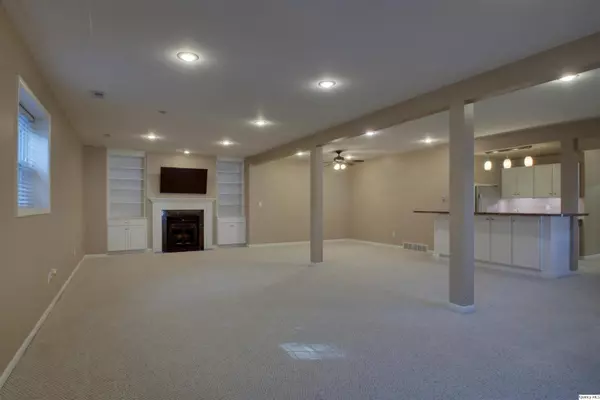 Quincy, IL 62305,4219 Devonshire Ct.