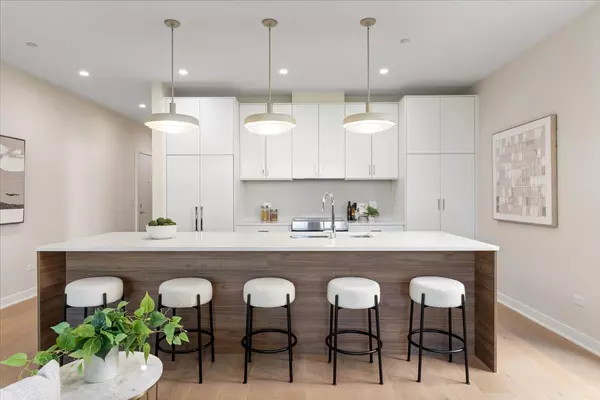 Chicago, IL 60615,5114 S Kenwood AVE #PHB