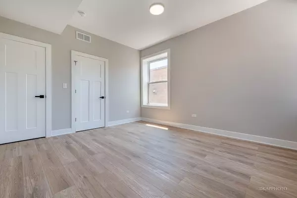 Chicago, IL 60653,4152 S Prairie AVE #1
