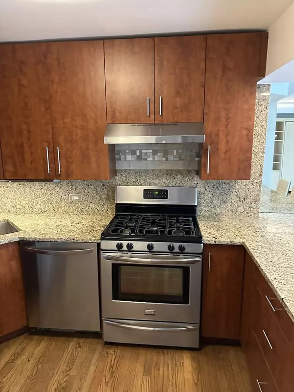 Chicago, IL 60601,400 E RANDOLPH ST #2806
