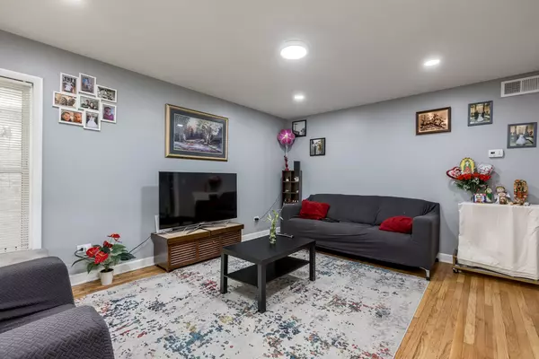 Chicago, IL 60625,5038 N HARDING AVE