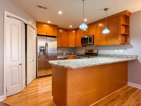 Chicago, IL 60610,160 W BURTON PL #2R