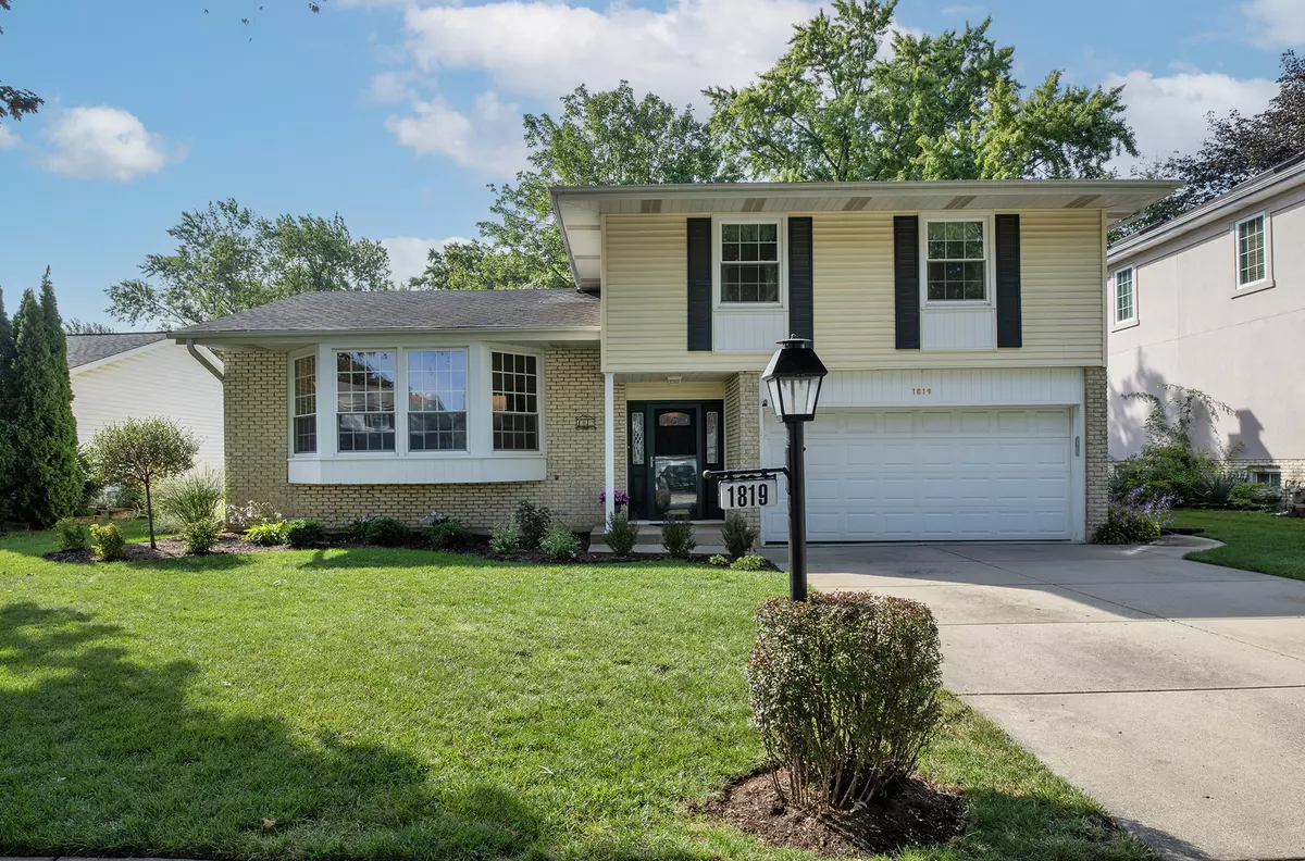 Mount Prospect, IL 60056,1819 E Wood LN