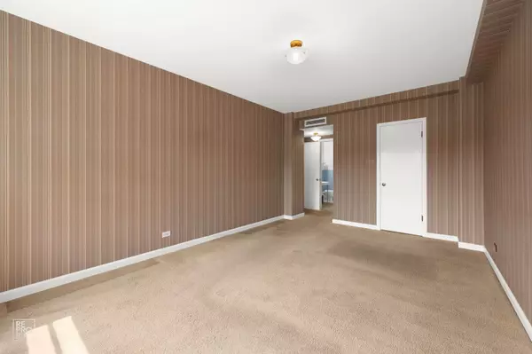 Evanston, IL 60201,1500 Hinman AVE #302