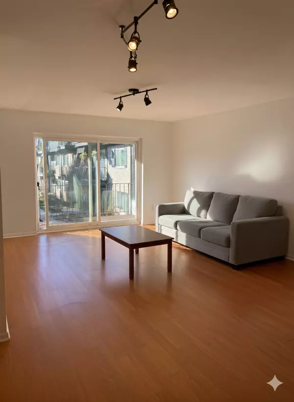 Palatine, IL 60067,880 S Plum Grove RD #210