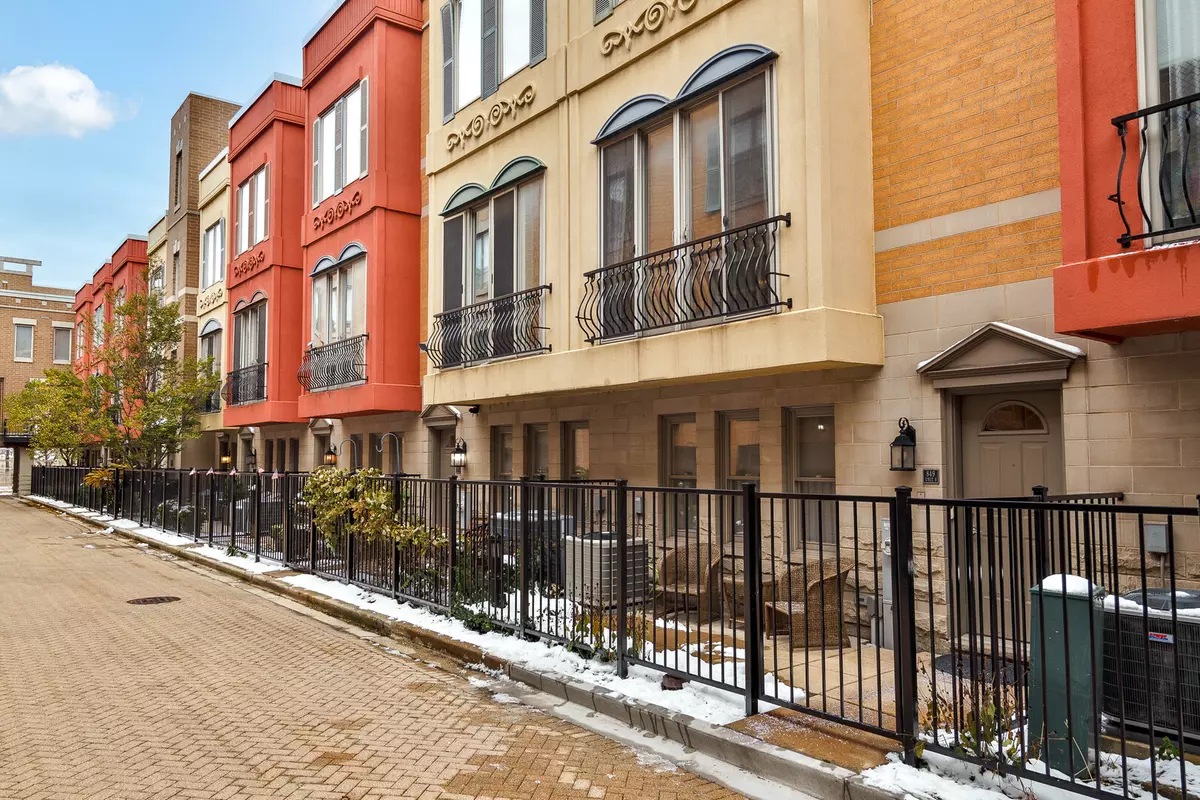 Chicago, IL 60642,849 W Ohio ST #8