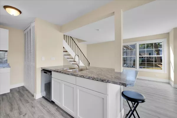Glendale Heights, IL 60139,496 Darlene LN #B