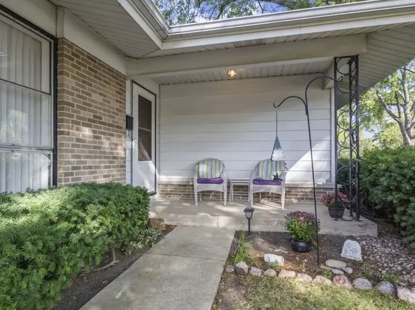 Elk Grove Village, IL 60007,1194 Cedar LN