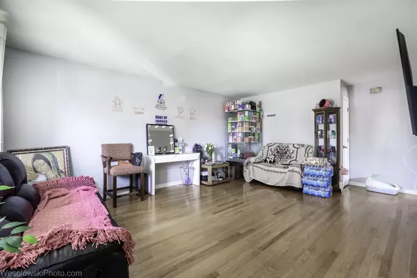 Burbank, IL 60459,8405 Melvina AVE