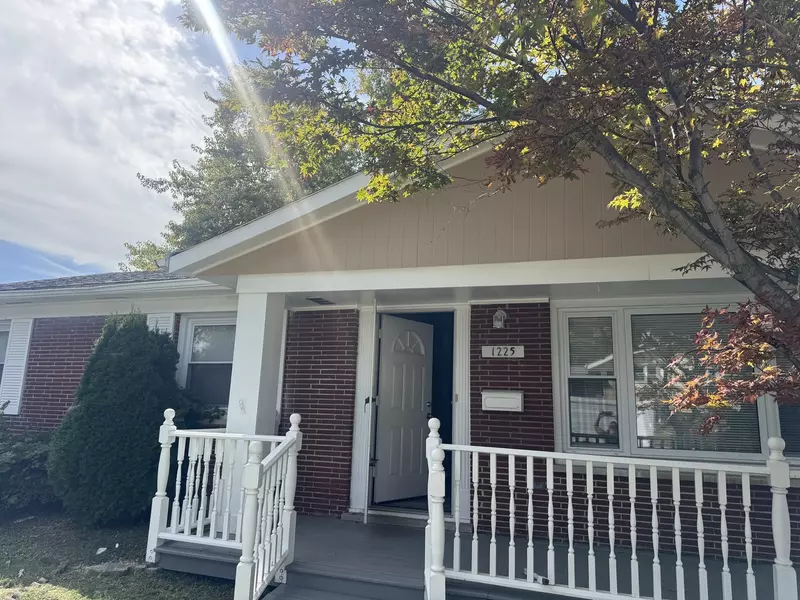 1225 N King DR NE, South Holland, IL 60473