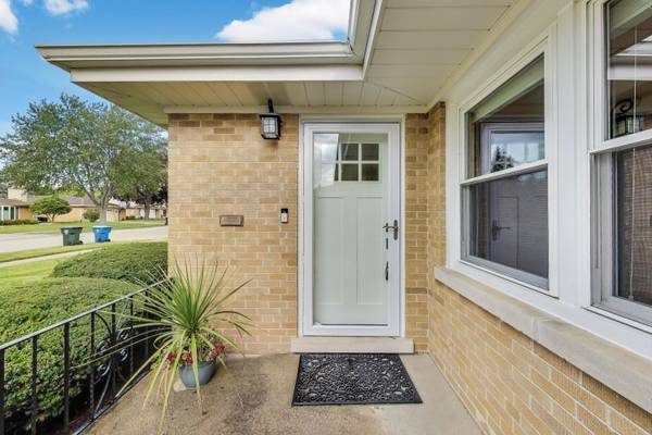 Mount Prospect, IL 60056,811 S Na Wa Ta AVE