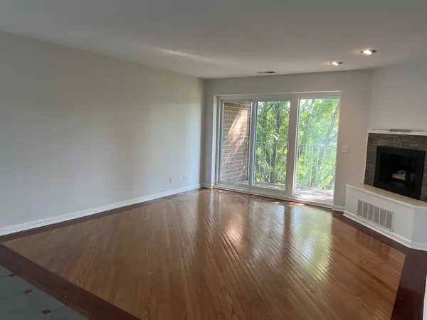 Elk Grove Village, IL 60007,805 Leicester RD #320