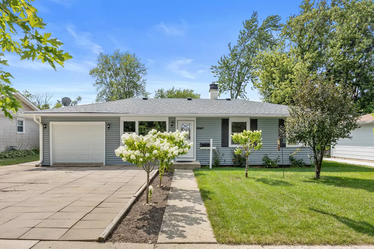 Hanover Park, IL 60133,6640 Peach Tree ST
