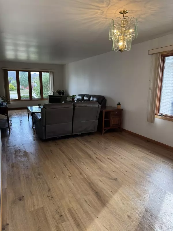 Burbank, IL 60459,7110 W 82nd PL